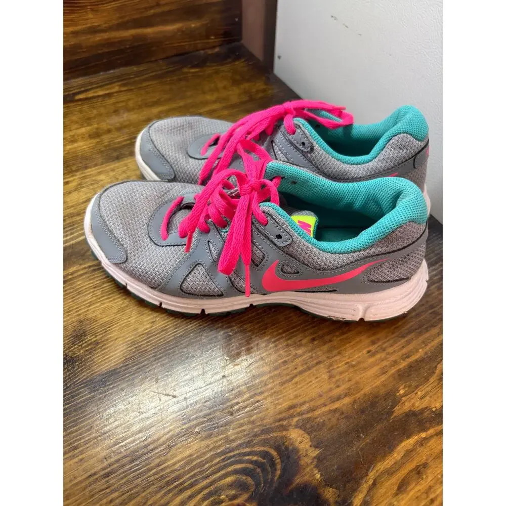Nike Gray‎ Sneakers Size 5Y